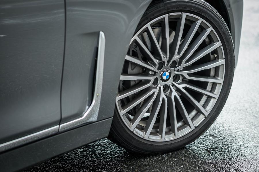 Колеса BMW 745e (G11) 2019 года  (JP) (фото 14 из 21)